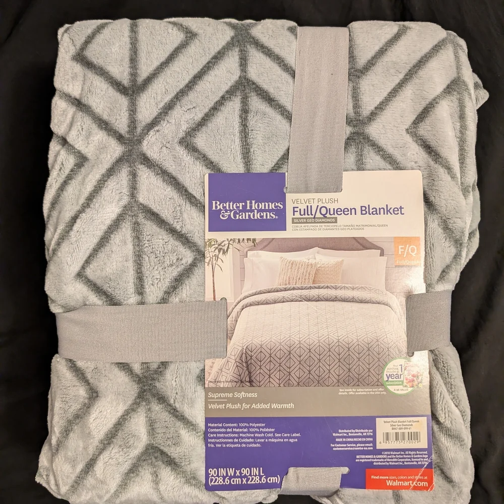 Velvety Plush Gray Diamond Throw - Picture 2 of 4